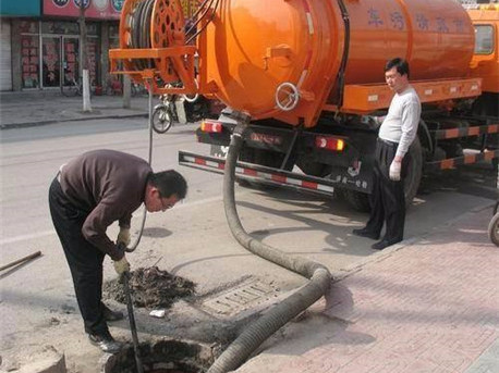 上街清掏化粪池，健康生活从这里开始